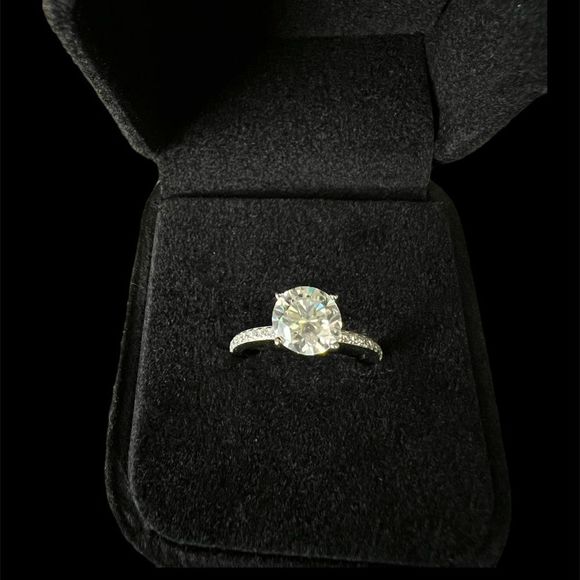 Women’s Wedding Ring Band Moissanite Ring 2ct - Picture 1 of 2